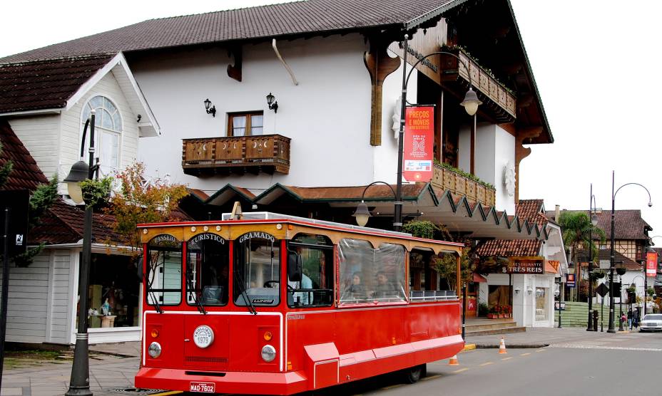 <a href="https://viajeaqui.abril.com.br/cidades/br-rs-gramado" rel="1. Gramado (RS)" target="_self"><strong>2. Gramado (RS)</strong></a>        Com anfitriões extremamente cordiais e solícitos, a experiência é um prato cheio para casais apaixonados e famílias