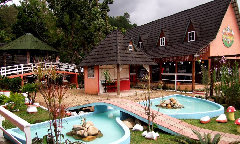 <a href="https://viajeaqui.abril.com.br/cidades/br-sp-campos-do-jordao" rel="10. Campos do Jordão, (SP)" target="_self"><strong>10. Campos do Jordão (SP)</strong></a> Localizada na região da Serra da Mantiqueira, a <a href="https://viajeaqui.abril.com.br/paises/suica" rel="Suíça" target="_self">Suíça</a> brasileira é o destino de inverno favorito dos paulistanos <a href="https://viajeaqui.abril.com.br/cidades/br-sp-campos-do-jordao" rel="10. Campos do Jordão, (SP)" target="_self"><strong>10. Campos do Jordão (SP)</strong></a> Localizada na região da Serra da Mantiqueira, a <a href="https://viajeaqui.abril.com.br/paises/suica" rel="Suíça" target="_self">Suíça</a> brasileira é o destino de inverno favorito dos paulistanos