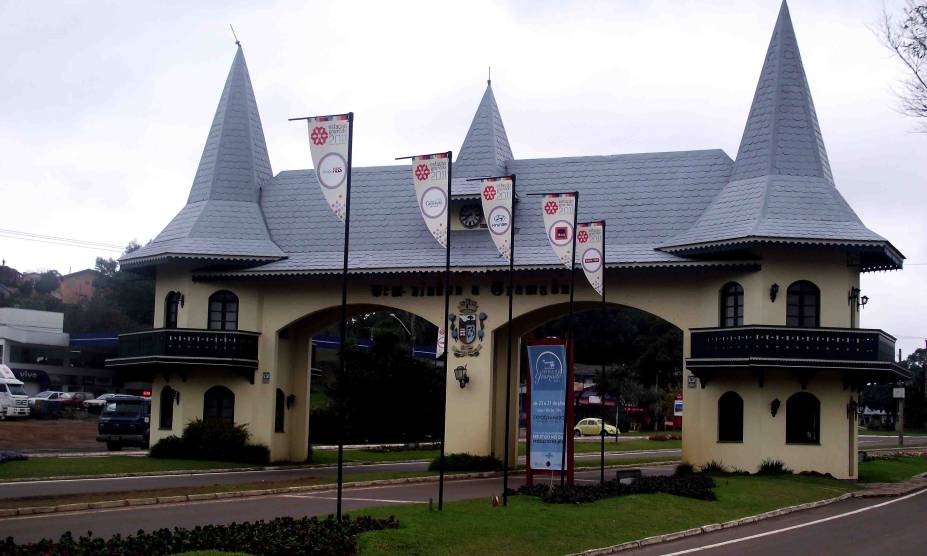 <a href="https://viajeaqui.abril.com.br/cidades/br-rs-gramado" rel="1. Gramado (RS)" target="_self"><strong>2. Gramado (RS)</strong></a>                                                                    Chegar a Gramado, na Serra Gaúcha, e não se surpreender é uma tarefa quase impossível