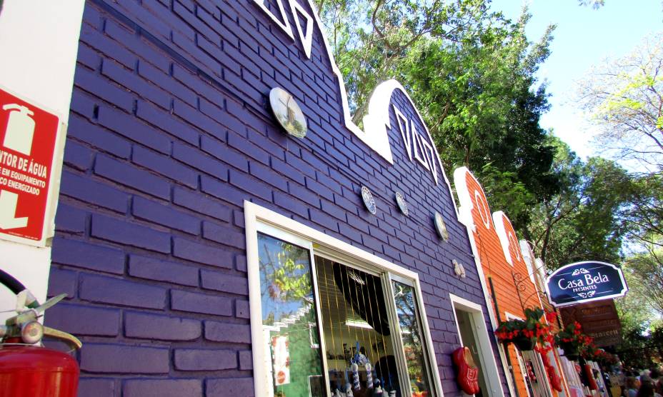 <a href="https://viajeaqui.abril.com.br/cidades/br-sp-holambra" rel="6. Holambra (SP)" target="_self"><strong>6. Holambra (SP)</strong></a> O turismo aqui movimenta milhares de visitantes o ano inteiro, principalmente em setembro, quando a cidade sedia a Expoflora – a maior feira de flores da América Latina <a href="https://viajeaqui.abril.com.br/cidades/br-sp-holambra" rel="6. Holambra (SP)" target="_self"><strong>6. Holambra (SP)</strong></a> O turismo aqui movimenta milhares de visitantes o ano inteiro, principalmente em setembro, quando a cidade sedia a Expoflora – a maior feira de flores da América Latina