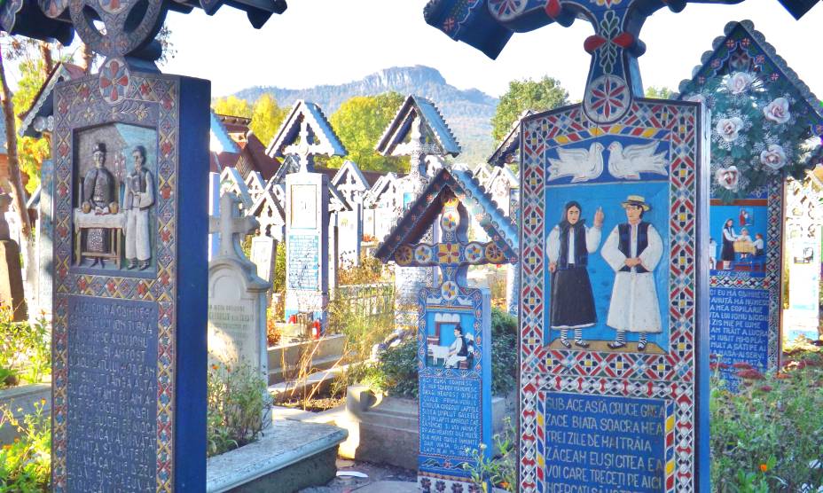 O The Merry Cemetery, em Săpânța, é uma das boas (e divertidas) atrações da Romênia