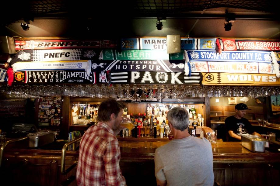 A cena noturna e os bares de Calgary são cheios de atmosfera A cena noturna e os bares de Calgary são cheios de atmosfera