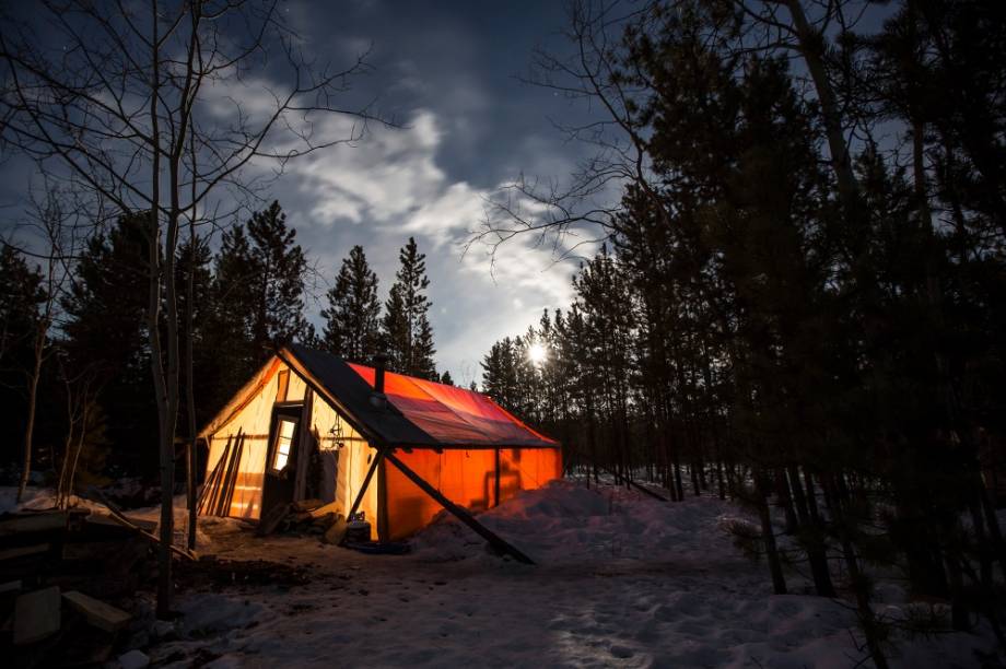 Acampamento de inverno em Whitehorse, Yukon Acampamento de inverno em Whitehorse, Yukon