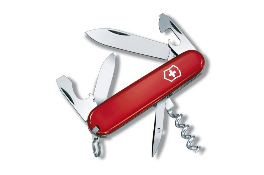 Leve, versátil, fácil de transportar e resistente, o canivete suíço da <a href="https://www.victorinox.com/br" target="_blank" rel="noopener">Victorinox </a>é uma ferramenta que irá resolver grande parte de seus problemas, seja no campo ou na cidade. O ideal é escolher um modelo que seja adequado às necessidades de viagem da pessoa que você deseja presentear.