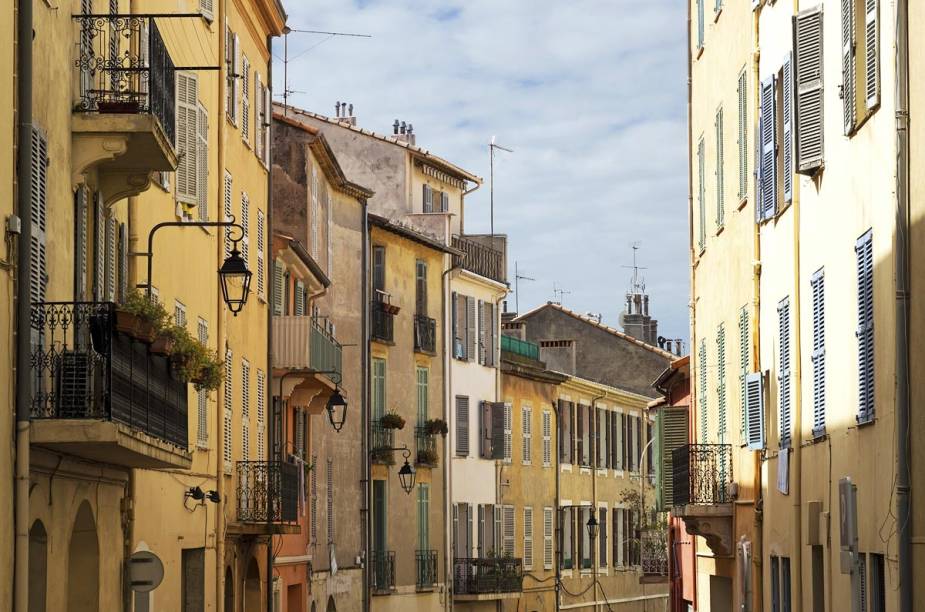 Le Suquet, o Centro Histórico de Cannes, fica em torno de um castelo medieval