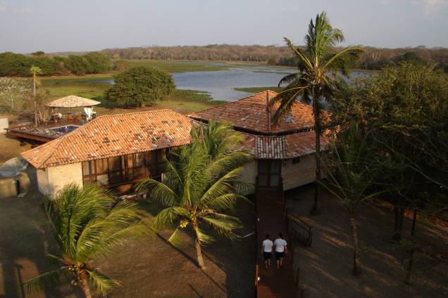 <strong>Refúgio Ecológico Caiman, Miranda, Mato Grosso do Sul</strong><br /><br />O <a href="https://viajeaqui.abril.com.br/estabelecimentos/br-ms-miranda-hospedagem-refugio-ecologico-caiman" rel="Refúgio Ecológico Caiman" target="_self">Refúgio Ecológico Caiman</a> oferece conforto para quem deseja conhecer o <a href="https://viajeaqui.abril.com.br/materias/pantanal-passeios-para-contemplar-a-natureza" rel="Pantanal" target="_self"><strong>Pantanal</strong></a>. Os quartos têm camas king-size, ar-condicionado silencioso e móveis de madeira de demolição. A varanda, de onde se pode ver répteis, aves e mamíferos, é uma atração à parte. Guias experientes conduzem safáris fotográficos, caminhadas por florestas, passeios de canoa e focagens noturnas em um dos melhores lugares do mundo para a <a href="https://viajeaqui.abril.com.br/materias/fotos-de-20-animais-do-pantanal" rel="observação de animais" target="_self">observação de animais</a> <strong>Refúgio Ecológico Caiman, Miranda, Mato Grosso do Sul</strong><br /><br />O <a href="https://viajeaqui.abril.com.br/estabelecimentos/br-ms-miranda-hospedagem-refugio-ecologico-caiman" rel="Refúgio Ecológico Caiman" target="_self">Refúgio Ecológico Caiman</a> oferece conforto para quem deseja conhecer o <a href="https://viajeaqui.abril.com.br/materias/pantanal-passeios-para-contemplar-a-natureza" rel="Pantanal" target="_self"><strong>Pantanal</strong></a>. Os quartos têm camas king-size, ar-condicionado silencioso e móveis de madeira de demolição. A varanda, de onde se pode ver répteis, aves e mamíferos, é uma atração à parte. Guias experientes conduzem safáris fotográficos, caminhadas por florestas, passeios de canoa e focagens noturnas em um dos melhores lugares do mundo para a <a href="https://viajeaqui.abril.com.br/materias/fotos-de-20-animais-do-pantanal" rel="observação de animais" target="_self">observação de animais</a>