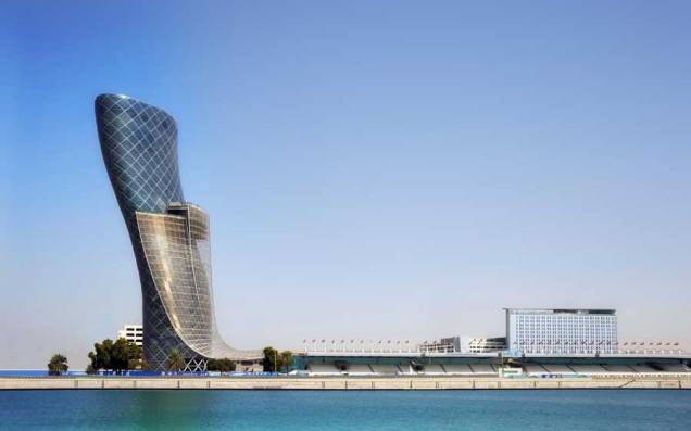 <strong>Capital Gate Tower, Abu Dhabi, Emirados Árabes Unidos</strong>A torre de 160 metros do Capital Gate, projetado pelo escritório RJMJ Architects, é considerada a mais inclinada do planeta. Nos próximos anos <a href="https://viajeaqui.abril.com.br/cidades/emirados-arabes-unidos-abu-dhabi" rel="Abu Dhabi">Abu Dhabi</a> inaugurará uma série de edifícios na ilha de Saadiyat concebidos por peso-pesados do mundo da arquitetura, como os ganhadores do prêmio Pritzker Jean Nouvel, Zaha Hadid, Tadao Ando, Frank Gehry e Norman Foster <strong>Capital Gate Tower, Abu Dhabi, Emirados Árabes Unidos</strong>A torre de 160 metros do Capital Gate, projetado pelo escritório RJMJ Architects, é considerada a mais inclinada do planeta. Nos próximos anos <a href="https://viajeaqui.abril.com.br/cidades/emirados-arabes-unidos-abu-dhabi" rel="Abu Dhabi">Abu Dhabi</a> inaugurará uma série de edifícios na ilha de Saadiyat concebidos por peso-pesados do mundo da arquitetura, como os ganhadores do prêmio Pritzker Jean Nouvel, Zaha Hadid, Tadao Ando, Frank Gehry e Norman Foster