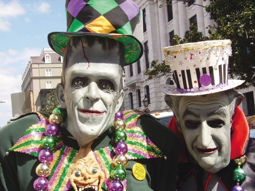 <strong>New Orleans, Estados Unidos: festa roxa, verde e dourada</strong><br />O Festival de Mardi Gras é a celebração de Carnaval em New Orleans, nos Estados Unidos. A folia se parece com a brasileira. Tem desfiles de blocos, carros alegóricos, dançarinos. A diferença fica por conta do colorido: roxo, verde e dourado são as cores tradicionais da festa por lá