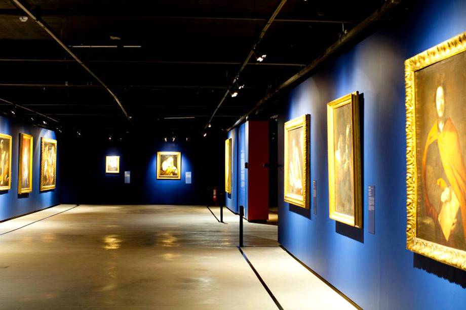 <strong><a href="https://viajeaqui.abril.com.br/estabelecimentos/br-mg-belo-horizonte-atracao-casa-fiat-de-cultura" rel="Casa Fiat de Cultura" target="_self">Casa Fiat de Cultura</a></strong>                Localizado no complexo da Praça da Liberdade, o museu passou a ocupar em 2014 o antigo edifício do Palácio dos Despachos, antiga sede administrativa de Minas Gerais. Com dois andares de galeria, o museu foca em ótimas exposições temporárias: já passaram por aqui mostras sobre o Barroco mineiro e italiano, Caravaggio e até artistas modernistas. Ao fundo do edifício, é possível avistar o Palácio da Liberdade