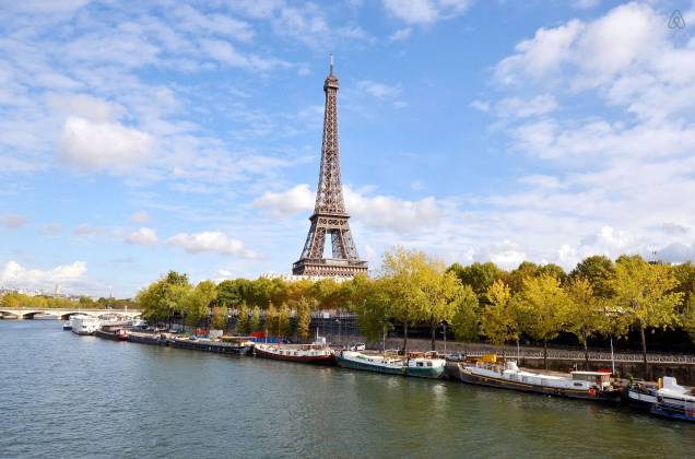 <a href="https://www.airbnb.com.br/rooms/237428" rel="7. Paris, França" target="_blank"><strong>7. Paris, França</strong></a> Que tal se hospedar em uma casa-barco ancorada no rio Sena, do ladinho da torre Eiffel? <a href="https://www.airbnb.com.br/rooms/237428" rel="7. Paris, França" target="_blank"><strong>7. Paris, França</strong></a> Que tal se hospedar em uma casa-barco ancorada no rio Sena, do ladinho da torre Eiffel?