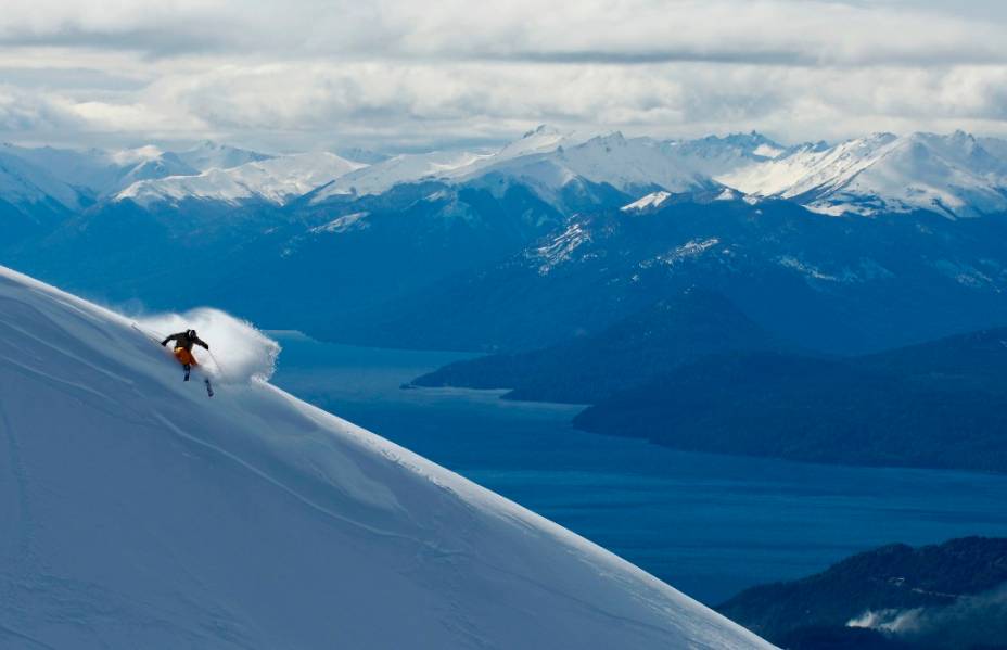 <strong>Cerro Catedral, Bariloche, Argentina (cont.)</strong><br />Além das pistas sinalizadas e percursos livres, Bariloche ainda conta com um centro urbano com bons serviços e outros passeios alternativos, como os que levam ao <a href="https://viajeaqui.abril.com.br/estabelecimentos/ar-bariloche-atracao-ilha-victoria-e-bosque-de-arrayanes" rel="Bosque de Arrayanes e à Isla Victoria " target="_blank">Bosque de Arrayanes e à Isla Victoria </a><br /><br /> 