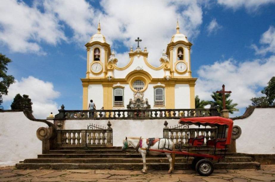 <strong>9. Tiradentes (4 dias)</strong>Charme em cada esquina, restaurantes estrelados, pousadas românticas: nessas ruas calçadas com pedras, o bacana é flanar sem compromisso, a pé ou de <strong>charrete</strong>, para entrar no clima do século 18. A 8 km, encante-se pelo artesanato de Bichinho.