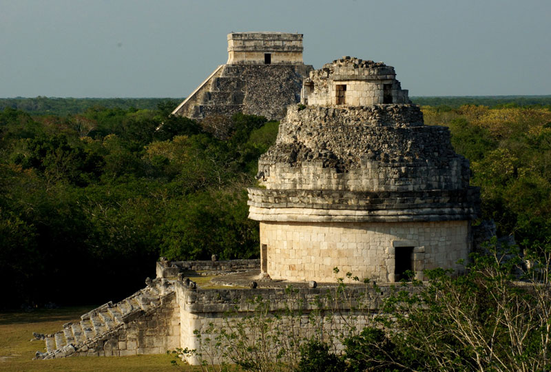 Chichén Itzá, uma das capitais maias mais importantes do período clássico. Eleita uma das Sete Novas Maravilhas do Mundo Chichén Itzá, uma das capitais maias mais importantes do período clássico. Eleita uma das Sete Novas Maravilhas do Mundo