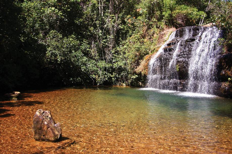 Com piscinas, rios lentos, saunas e toboáguas, os clubes termais de <a href="https://viajeaqui.abril.com.br/cidades/br-go-caldas-novas" rel="Caldas Novas" target="_blank">Caldas Novas</a>, em Goiás, são ótimos para crianças e adultos. Mas também há muita natureza nos arredores da cidade. Na foto, a Cachoeira da Cascatinha no <a href="https://viajeaqui.abril.com.br/estabelecimentos/br-go-caldas-novas-atracao-parque-estadual-da-serra-de-caldas-novas" rel="Parque Estadual da Serra de Caldas Novas" target="_blank">Parque Estadual da Serra de Caldas Novas</a>