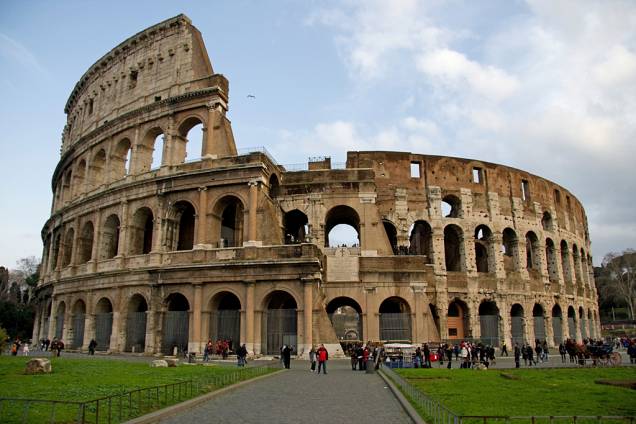 <strong>1. Coliseu: </strong>Um dos monumentos símbolos de Roma, o <a href="https://viajeaqui.abril.com.br/estabelecimentos/italia-roma-atracao-coloseo-coliseu" target="_self">Coliseu </a>foi construído no ano de 72 d.C pelo imperador Vespasiano <strong>1. Coliseu: </strong>Um dos monumentos símbolos de Roma, o <a href="https://viajeaqui.abril.com.br/estabelecimentos/italia-roma-atracao-coloseo-coliseu" target="_self">Coliseu </a>foi construído no ano de 72 d.C pelo imperador Vespasiano