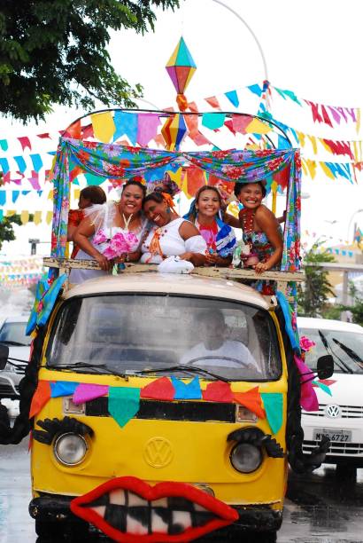 Um animado comboio junino percorre o corredor cultural na Avenida Rio Branco em direção a Estação das Artes Eliseu Ventania, no Mossoró Cidade Junina (RN)