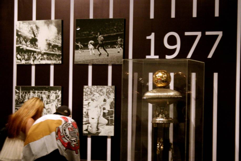 Homenagem ao título do campeonato paulista de 1977 no <strong>Memorial do Corinthians</strong>. Basílio fez o gol que tirou o Timão de um jejum de quase 23 anos sem títulos relevantes