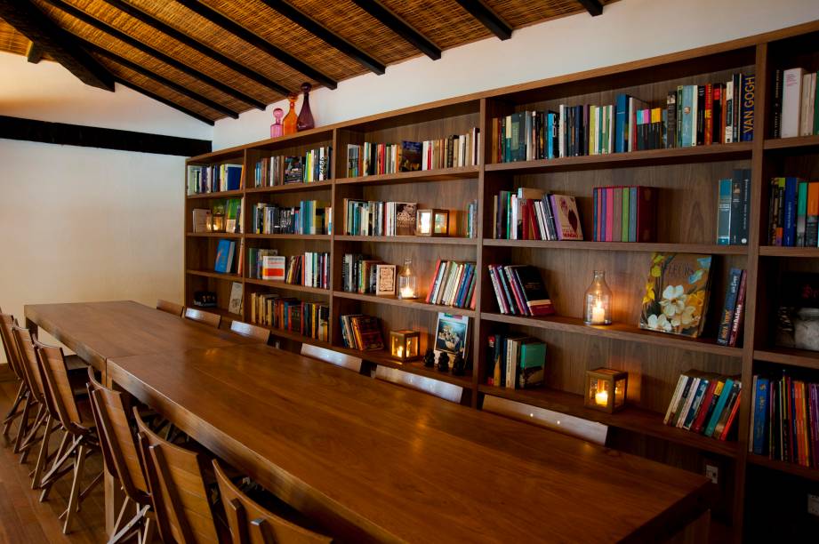 <strong>POUSADA DO ANO - Pousada Literária (Paraty/RJ)</strong>        Desde 2011, a pousada eleva o conforto de suas dependências com a ajuda do renomado escritório Jacobsen arquitetura. O upgrade será finalizado até o início de 2014, com o novo restaurante. Todos os quartos já exibem camas king-size, enxoval de 600 fios e TV HD. O café da manhã ocorre onde e quando o hóspede preferir; e os livros do quarto são escolhidos de acordo com a preferência do cliente.