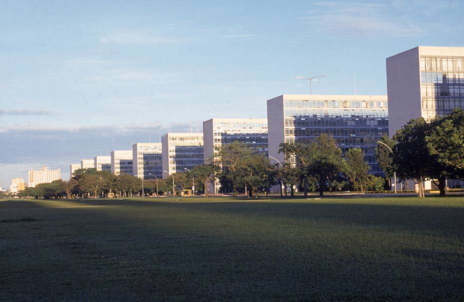 A Esplanada dos Ministérios é onde estão localizados os Ministérios do Governo Federal A Esplanada dos Ministérios é onde estão localizados os Ministérios do Governo Federal