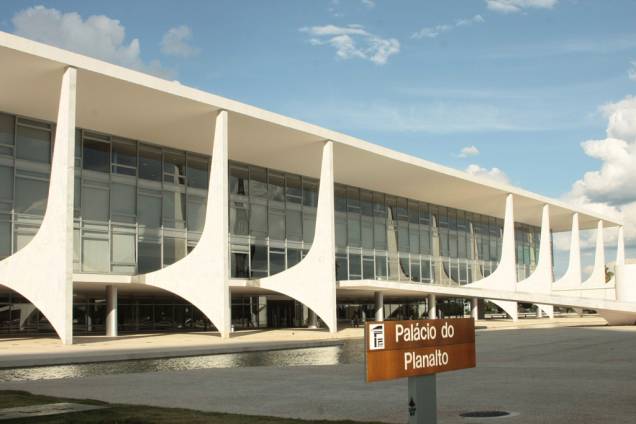 <a href="https://viajeaqui.abril.com.br/estabelecimentos/br-df-brasilia-atracao-palacio-do-planalto" rel="Palácio do Planalto">Palácio do Planalto</a>, em <a href="https://viajeaqui.abril.com.br/cidades/br-df-brasilia" rel="Brasília">Brasília</a> (DF), sede do poder executivo do governo brasileiro <a href="https://viajeaqui.abril.com.br/estabelecimentos/br-df-brasilia-atracao-palacio-do-planalto" rel="Palácio do Planalto">Palácio do Planalto</a>, em <a href="https://viajeaqui.abril.com.br/cidades/br-df-brasilia" rel="Brasília">Brasília</a> (DF), sede do poder executivo do governo brasileiro