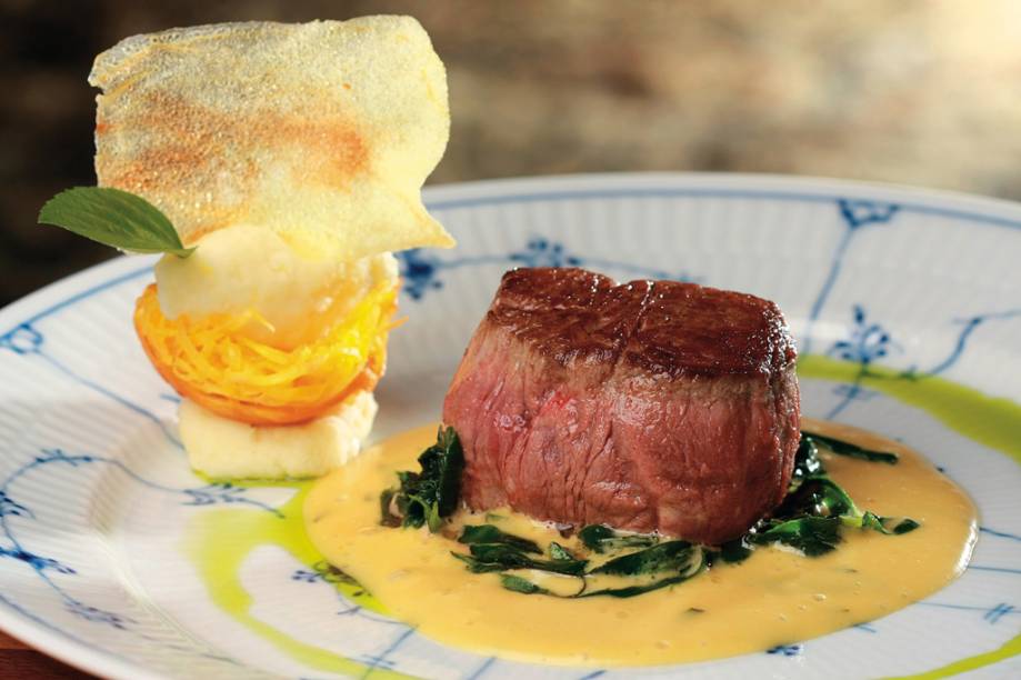 O Filé mignon com bernaise de tucupi é uma das especialidades do Aquavit, em Brasília, novo restaurante três estrelas no Guia Brasil 2013