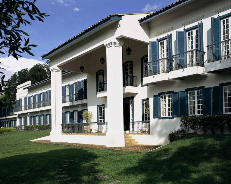 <a href="https://viajeaqui.abril.com.br/estabelecimentos/br-sp-itatiba-hospedagem-fazenda-dona-carolina" rel="Dona Carolina – Itatiba (SP)" target="_self"><strong>Dona Carolina – Itatiba (SP)</strong></a> O imponente casarão de 1872 e a igrejinha de Nossa Senhora da Conceição, de 1888, foram restaurados. A fazenda homenageia a antiga proprietária, a republicana e abolicionista Dona Carolina, que libertou seus escravos antes da Abolição. Faça a visita guiada, vendo todo o processo de fabricação do café ali produzido, do plantio à degustação. A área de lazer inclui tirolesa, arvorismo, caiaque, arco e flecha, pesca esportiva, cavalgadas, além de oito trilhas. <em>Site: <a href="https://www.donacarolina.com.br" rel="www.donacarolina.com.br" target="_blank">www.donacarolina.com.br</a></em> <a href="https://viajeaqui.abril.com.br/estabelecimentos/br-sp-itatiba-hospedagem-fazenda-dona-carolina" rel="Dona Carolina – Itatiba (SP)" target="_self"><strong>Dona Carolina – Itatiba (SP)</strong></a> O imponente casarão de 1872 e a igrejinha de Nossa Senhora da Conceição, de 1888, foram restaurados. A fazenda homenageia a antiga proprietária, a republicana e abolicionista Dona Carolina, que libertou seus escravos antes da Abolição. Faça a visita guiada, vendo todo o processo de fabricação do café ali produzido, do plantio à degustação. A área de lazer inclui tirolesa, arvorismo, caiaque, arco e flecha, pesca esportiva, cavalgadas, além de oito trilhas. <em>Site: <a href="https://www.donacarolina.com.br" rel="www.donacarolina.com.br" target="_blank">www.donacarolina.com.br</a></em>