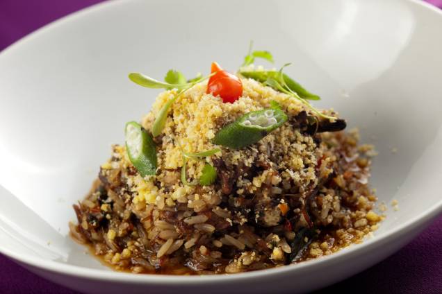 O arroz de rabada com quiabo e farofa de farinha d água é uma das opções de prato principal na casa estrelada <a href="https://viajeaqui.abril.com.br/estabelecimentos/br-sp-sao-paulo-restaurante-dui" rel="Dui"><strong>Dui</strong></a>, na Restaurant Week de São Paulo O arroz de rabada com quiabo e farofa de farinha d água é uma das opções de prato principal na casa estrelada <a href="https://viajeaqui.abril.com.br/estabelecimentos/br-sp-sao-paulo-restaurante-dui" rel="Dui"><strong>Dui</strong></a>, na Restaurant Week de São Paulo