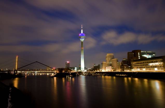 <strong>6- Dusseldorf</strong><br /> <strong>País:</strong> Alemanha<br /> <strong>População:</strong> 592,4 mil habitantes<br /> <strong>Área:</strong> 217 km² <strong>6- Dusseldorf</strong><br /> <strong>País:</strong> Alemanha<br /> <strong>População:</strong> 592,4 mil habitantes<br /> <strong>Área:</strong> 217 km²