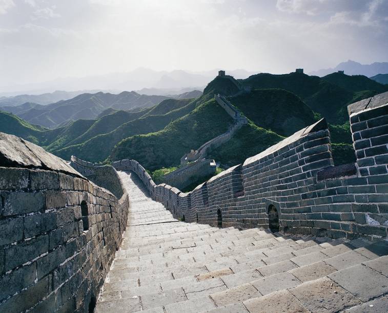 A Muralha da China pode ser visitada em diversos trechos próximos a Pequim, como em Badalin, Simantai, Huanghua e Mutianyu. Algumas partes dos muros foram toscamente reconstruídos, enquanto que outros estão em deplorável estado de conservação, mas de qualquer forma não deixa de ser um passeio com vistas impressionantes A Muralha da China pode ser visitada em diversos trechos próximos a Pequim, como em Badalin, Simantai, Huanghua e Mutianyu. Algumas partes dos muros foram toscamente reconstruídos, enquanto que outros estão em deplorável estado de conservação, mas de qualquer forma não deixa de ser um passeio com vistas impressionantes