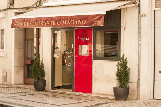 Faixada do restaurante O Magano em Lisboa, Portugal Faixada do restaurante O Magano em Lisboa, Portugal