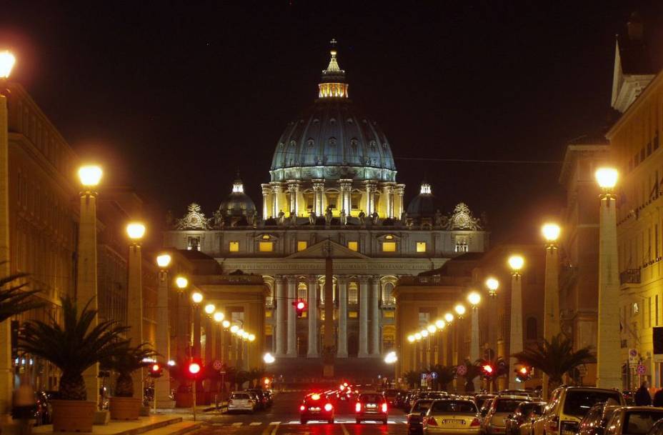 Cúpula da Basílica de São Pedro, vista a partir da Via della Conciliazione