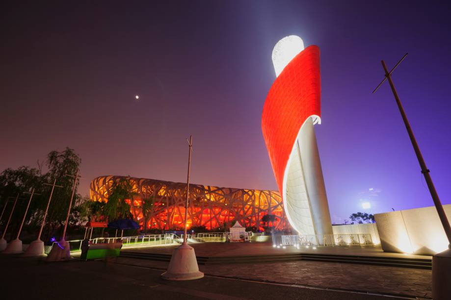 <strong>26. <a href="https://viajeaqui.abril.com.br/cidades/china-pequim-beijing" rel="Pequim" target="_blank">Pequim</a>, <a href="https://viajeaqui.abril.com.br/paises/china" rel="China" target="_blank">China</a>, 2008</strong>    As Olimpíadas mais modernas da história só poderiam ter sido na China, país também conhecido por sua impecabilidade e precisão - principalmente quando o assunto é esporte. Não é à toa que seus atletas dominaram o quadro de medalhas e ganharam a maior parte das provas, que aconteceram em grande parte no Estádio Nacional de Pequim (foto)
