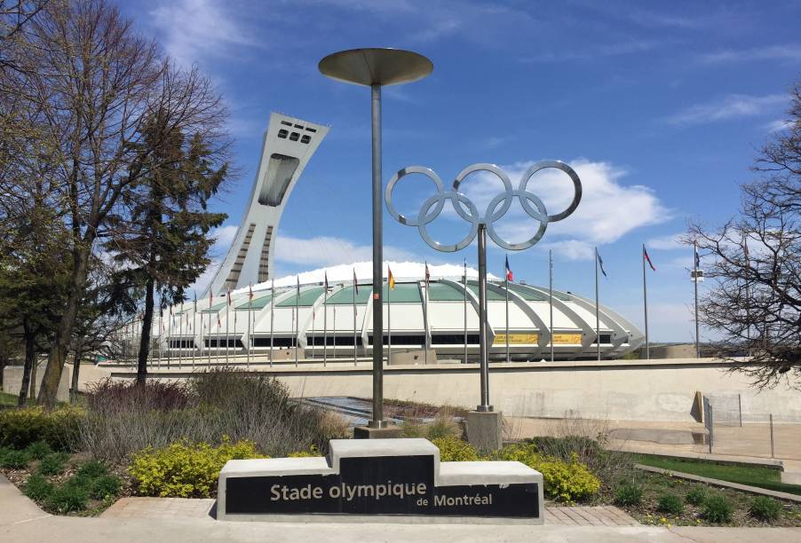 <strong>18. <a href="https://viajeaqui.abril.com.br/cidades/canada-montreal" target="_blank" rel="noopener">Montreal</a>, <a href="https://viajeaqui.abril.com.br/paises/canada" target="_blank" rel="noopener">Canadá</a>, 1976</strong> O Estádio Olímpico de Montreal (foto) foi o palco de uma estreia histórica. Ali, a romena Nadia Comaneci fez sua primeira aparição e tornou-se a maior ginasta de todos os tempos. Ela foi o grande legado dos jogos canadenses, uma vez que o país foi o único na história olímpica a não ganhar uma medalha de ouro nas próprias Olimpíadas.