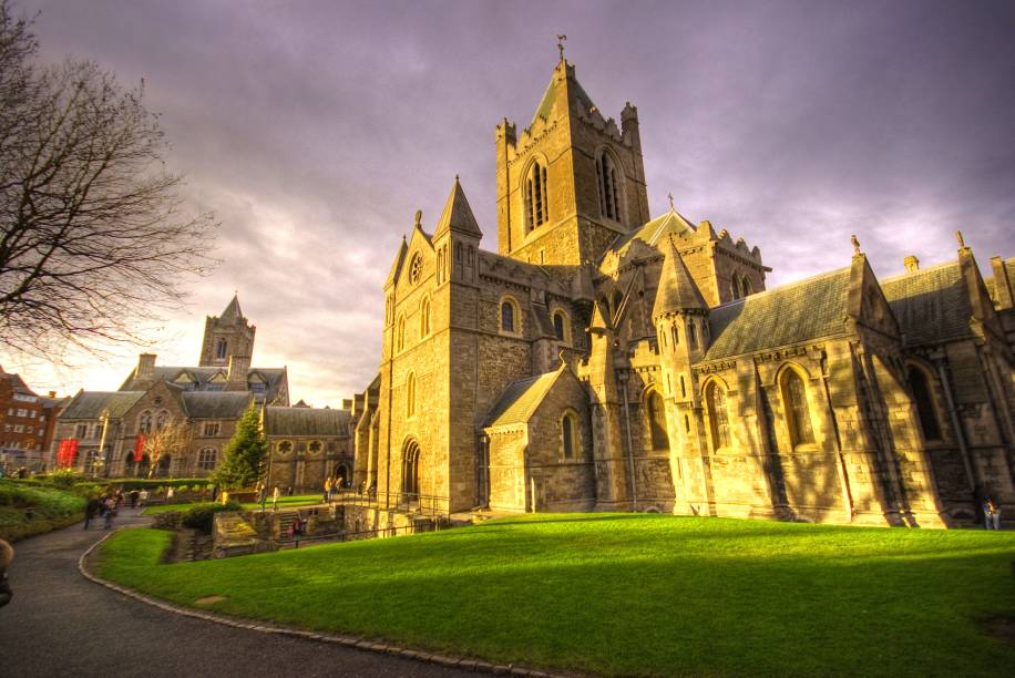 Em <a href="https://viajeaqui.abril.com.br/cidades/irlanda-dublin" rel="Dublin">Dublin</a>, a Catedral da Santíssima Trindade é considerada a igreja medieval mais antiga da capital irlandesa - a segunda seria a de São Patrício. É aqui que fica a cripta mais antiga do Reino Unido, aberta à visitação