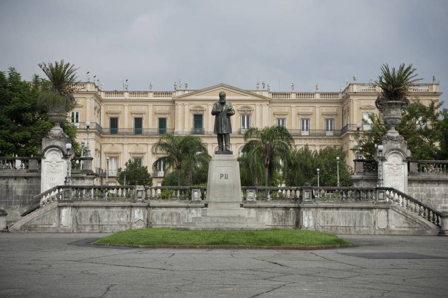 <strong>Museu Nacional</strong><br />Criado por D. João VI, em 1818 e situado no palácio onde vivia a Família Imperial do Brasil, o <a href="https://viajeaqui.abril.com.br/estabelecimentos/br-rj-rio-de-janeiro-atracao-museu-nacional" rel="Museu Nacional" target="_self">Museu Nacional</a> é a instituição cientifica mais antiga do país e uma das principais de história natural e antropológica da América Latina. Atualmente o museu integra a estrutura acadêmica da Universidade Federal do Rio de Janeiro