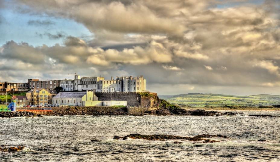 A Faculdade Dominicana de Portstewart fica situada em uma região privilegiada da cidade, com vista para o mar. Ela é marcada como uma das instituições mais tradicionais da Irlanda do Norte