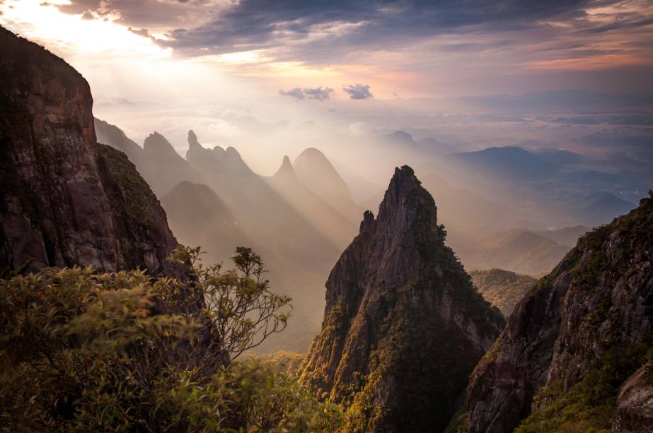 Desde Petrópolis, é possível visitar o Parque Nacional da Serra dos Órgãos e aventurar-se em uma de suas trilhas