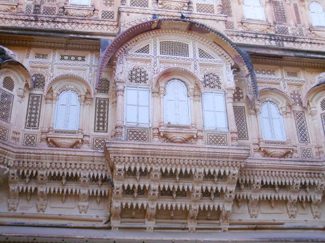 <strong>Forte de Mehrangarh, <a href="https://viajeaqui.abril.com.br/cidades/india-jaipur" rel="Jaipur" target="_blank">Jaipur</a>, <a href="https://viajeaqui.abril.com.br/paises/india" rel="Índia" target="_blank">Índia</a></strong> Essas ranhuras dão um toque complexidade e riqueza, sempre recorrente nas construções asiáticas <strong>Forte de Mehrangarh, <a href="https://viajeaqui.abril.com.br/cidades/india-jaipur" rel="Jaipur" target="_blank">Jaipur</a>, <a href="https://viajeaqui.abril.com.br/paises/india" rel="Índia" target="_blank">Índia</a></strong> Essas ranhuras dão um toque complexidade e riqueza, sempre recorrente nas construções asiáticas