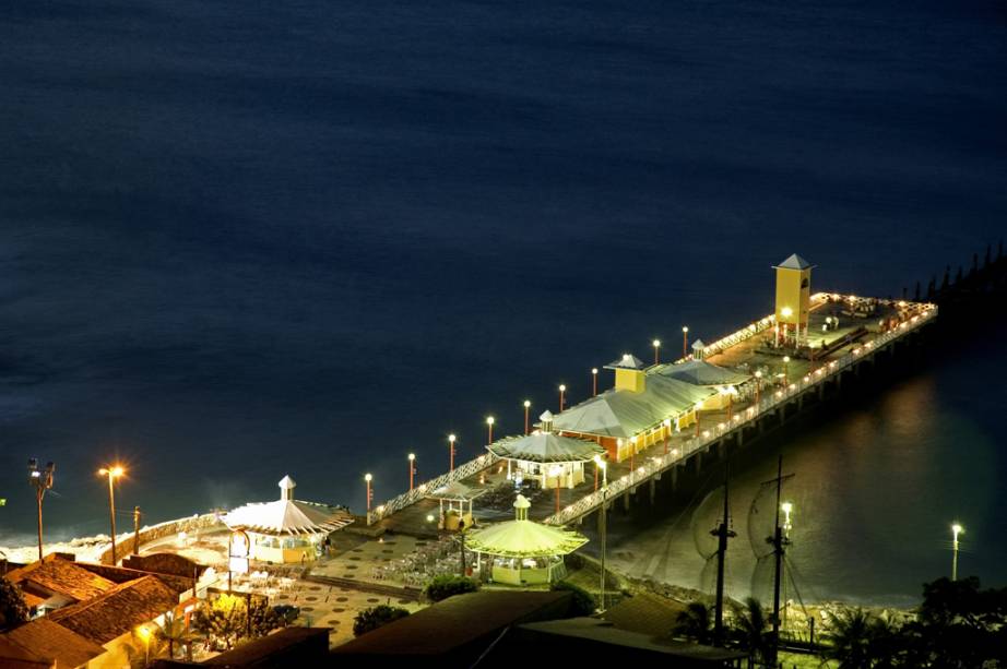 A Ponte dos Ingleses, na Praia de Iracema, é um antigo píer e um dos melhores locais para ver o pôr do sol da cidade de Fortaleza (CE)