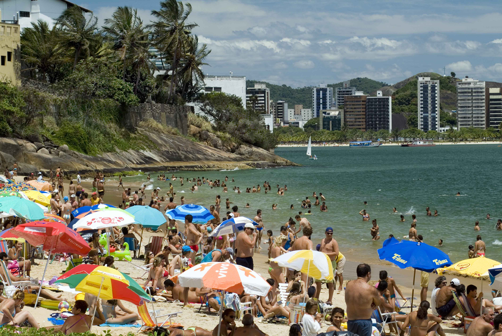 As duas praias mais badaladas de Vitória, Esquerda (Grande) e Direita, ficam na Praia Ilha do Boi