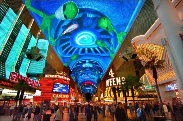 No Fremont Experience, tem contagem regressiva, fogos de artifício e nove horas de entretenimento. No Fremont Experience, tem contagem regressiva, fogos de artifício e nove horas de entretenimento.