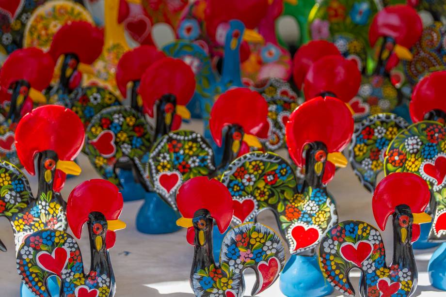 Na terra dos lusíadas, é muito comum ver os Galos de Barcelos como lembracinhas típicas