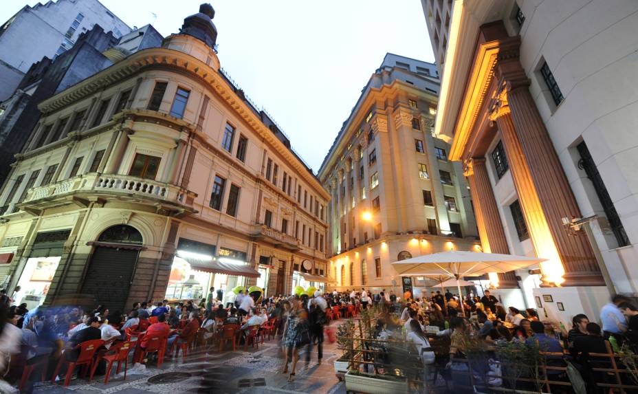 <strong>Largo do Café: </strong>o café era comercializado em uma espécie de leilão informal no Largo do Café. Atualmente há bares e cafeterias animados após o horário comercial, onde se pode saborear um bom café. Fica entre as ruas São Bento, Álvares Penteado e do Comércio. <strong>Largo do Café: </strong>o café era comercializado em uma espécie de leilão informal no Largo do Café. Atualmente há bares e cafeterias animados após o horário comercial, onde se pode saborear um bom café. Fica entre as ruas São Bento, Álvares Penteado e do Comércio.