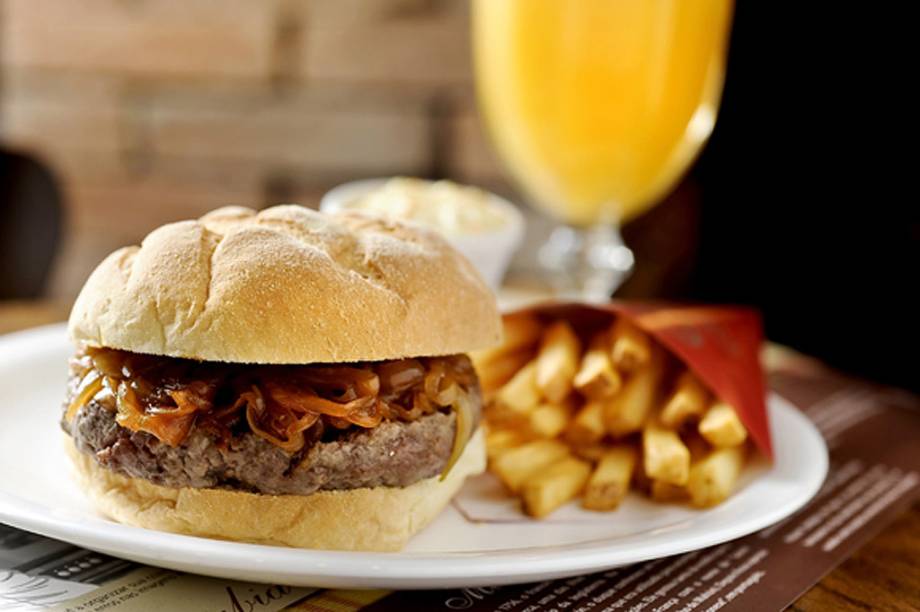 <strong>General Prime Burguer</strong><br />    Os hambúrgueres, à base de picanha, são feitos manualmente todos os dias. O gorgonzola burger, novidade da casa, leva hambúrguer de fraldinha, molho de cebola doce, queijo gorgonzola e alface. <em>R. Joaquim Floriano, 541, Itaim Bibi, 11/3060-3333, <a href="https://www.primeburger.com.br" rel="www.primeburger.com.br" target="_blank">www.primeburger.com.br</a> (filiais no Shopping Market Place, Iguatemi Alphaville e Galleria Shopping, em Campinas)</em>