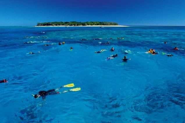 A Grande Barreira de Corais cobre uma área de 345 mil quilômetros quadrados ao longo da costa de Queensland A Grande Barreira de Corais cobre uma área de 345 mil quilômetros quadrados ao longo da costa de Queensland