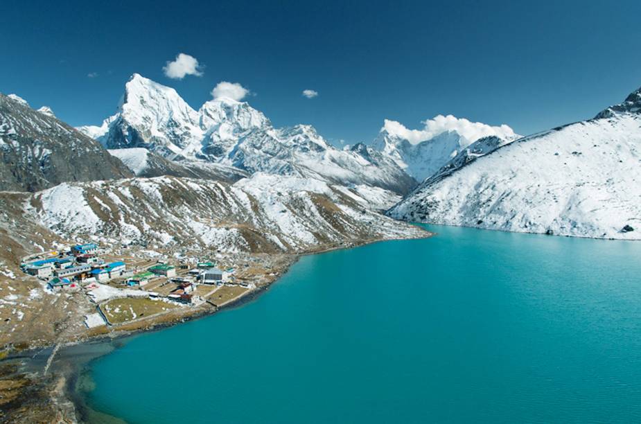 <strong>Vale de Gokyo - <a href="https://viajeaqui.abril.com.br/paises/nepal" target="_blank">Nepal</a> </strong>