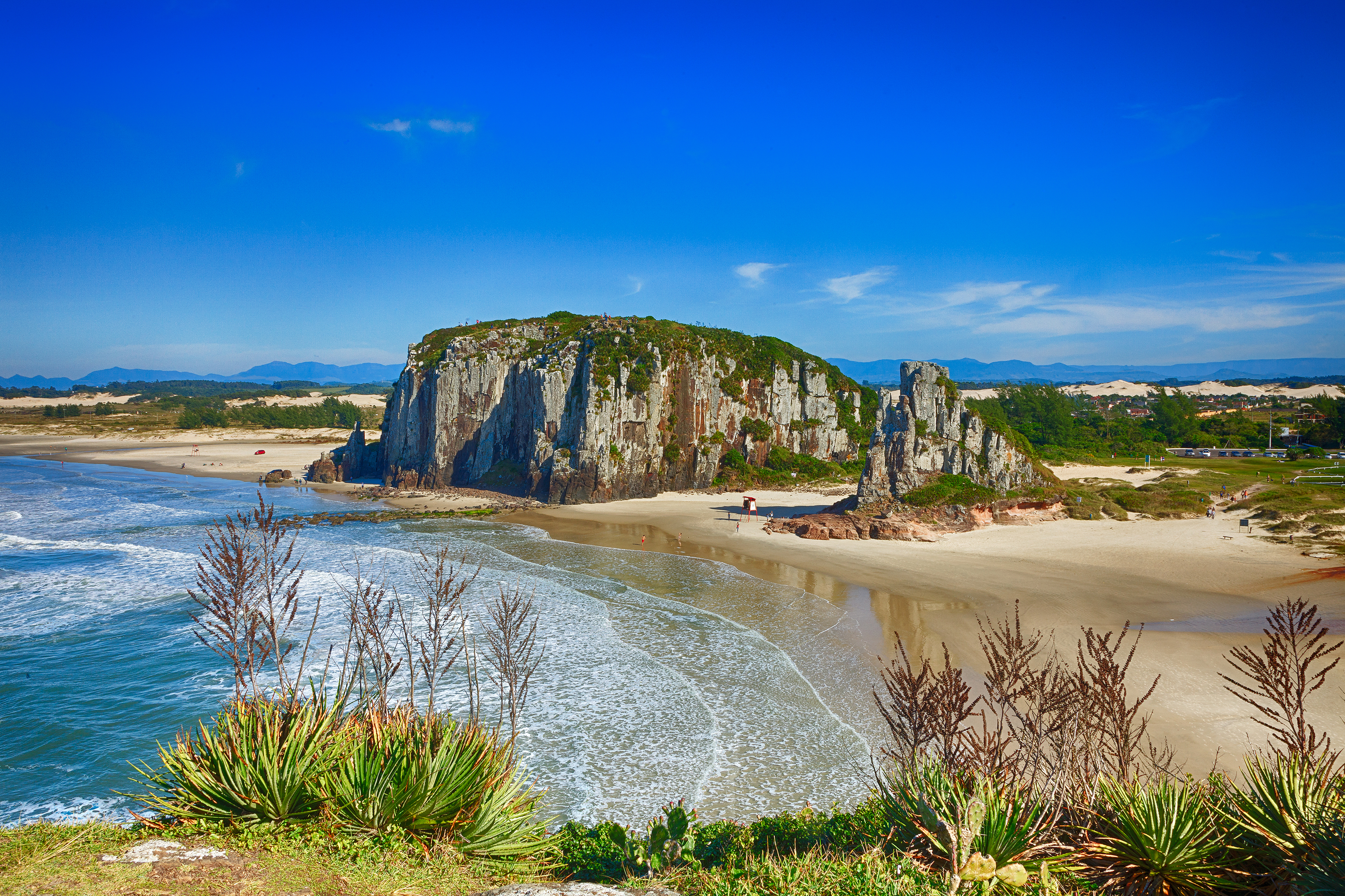 Falésias pelo mundo - Praia da Guarita em Torres (RS)