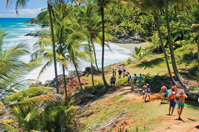 <strong>Itacaré (BA) – 4 noites – R$ 873</strong><br /> Estão incluídos quatro noites na Pousada Atlântica, café da manhã, passagem aérea ida e volta via Ilhéus, kit ecoturismo e pontos Multiplus<br /> <br /> <strong>Quando:</strong> saídas em outubro e novembro<br /> <strong>Pagamento: </strong>R$ 873 à vista ou entrada de R$ 174,60 + 9 vezes de R$ 77,60<br /> <strong>Quem leva:</strong> a <strong>TAM Viagens</strong> tel. (11) 3274-1313 / site <a href="https://www.tamviagens.com.br" rel="www.tamviagens.com.br">www.tamviagens.com.br</a> <strong>Itacaré (BA) – 4 noites – R$ 873</strong><br /> Estão incluídos quatro noites na Pousada Atlântica, café da manhã, passagem aérea ida e volta via Ilhéus, kit ecoturismo e pontos Multiplus<br /> <br /> <strong>Quando:</strong> saídas em outubro e novembro<br /> <strong>Pagamento: </strong>R$ 873 à vista ou entrada de R$ 174,60 + 9 vezes de R$ 77,60<br /> <strong>Quem leva:</strong> a <strong>TAM Viagens</strong> tel. (11) 3274-1313 / site <a href="https://www.tamviagens.com.br" rel="www.tamviagens.com.br">www.tamviagens.com.br</a>