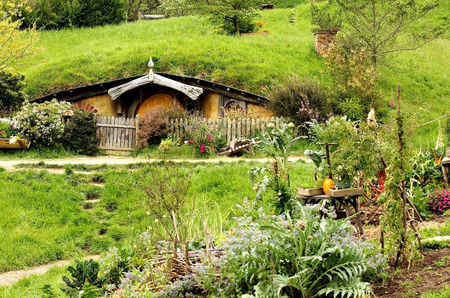 A vila Hobbiton foi construída na fazenda da família Alexander, em Matata, na Nova Zelândia A vila Hobbiton foi construída na fazenda da família Alexander, em Matata, na Nova Zelândia