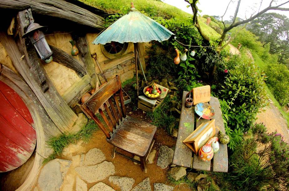 Cada detalhe ao longo do vilarejo foi pensado, não apenas as casas, mas os jardins, as árvores e equipamentos Cada detalhe ao longo do vilarejo foi pensado, não apenas as casas, mas os jardins, as árvores e equipamentos